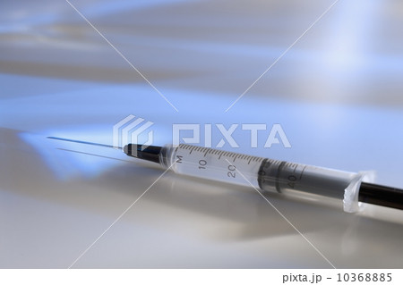 Closeup of hypodermic needle 10368885