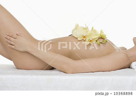 Closeup of nude woman with flowers 10368898