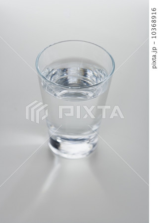 Glass of water 10368916