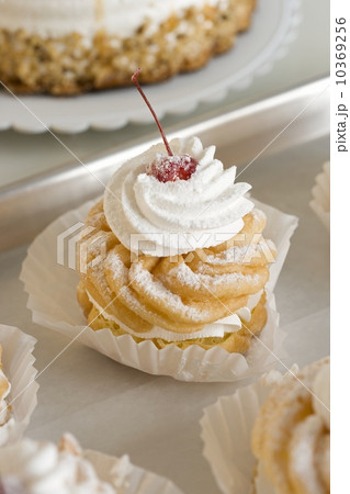 Still life of pastries 10369256