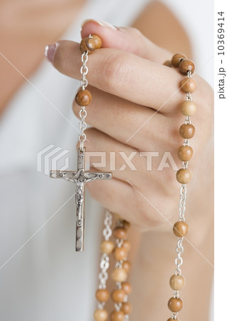 Female hand with rosary Female hand with rosary 10369414