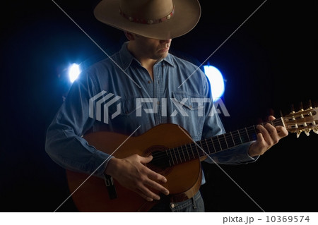 Country singer on stage 10369574