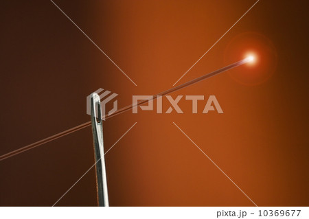Glowing fiber optic thread with needle 10369677