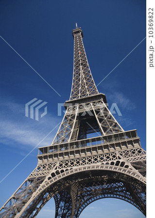 Low angle view of the Eiffel Tower 10369822