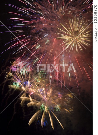 Fireworks in the night sky 10369870