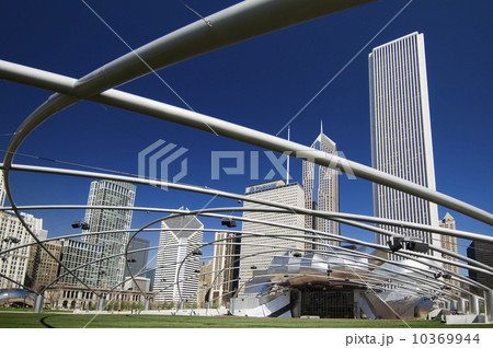 Pritzker Pavilion in Millennium Park Chicago Illinois USA 10369944