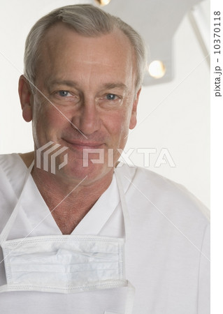 Portrait of a dentist Portrait of a dentist 10370118