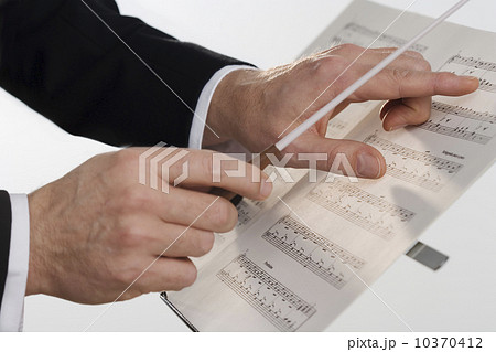 The hands of an orchestra conductor 10370412