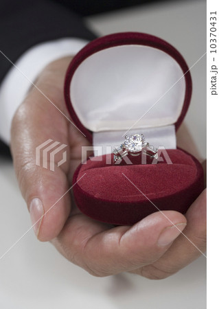 Close up of diamond ring in velvet box 10370431