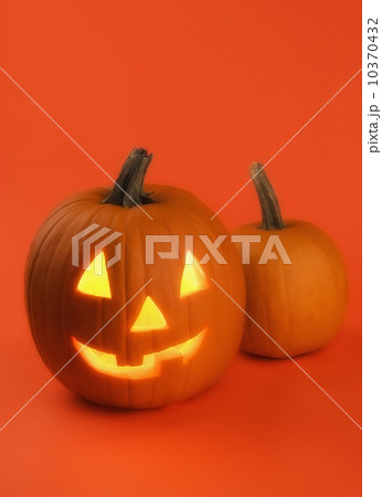 Still life of a jack o lantern 10370432