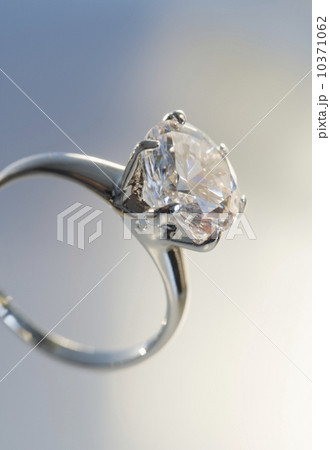 Diamond like ring in six pronged silver setting 10371062