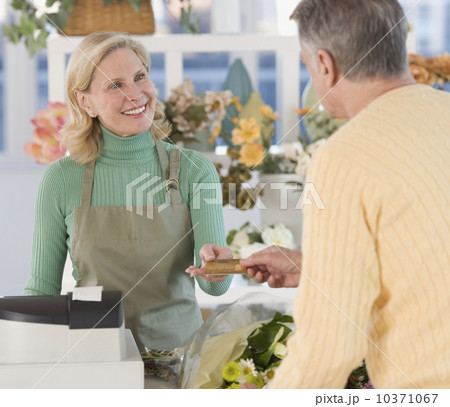 Female florist ringing up customer 10371067