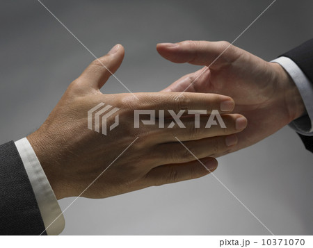 Two men about to shake hands 10371070