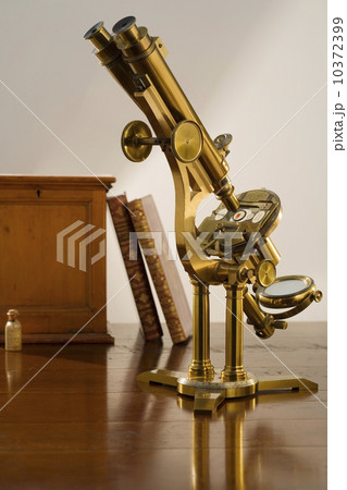 Old fashioned microscope on table Old fashioned microscope on table 10372399