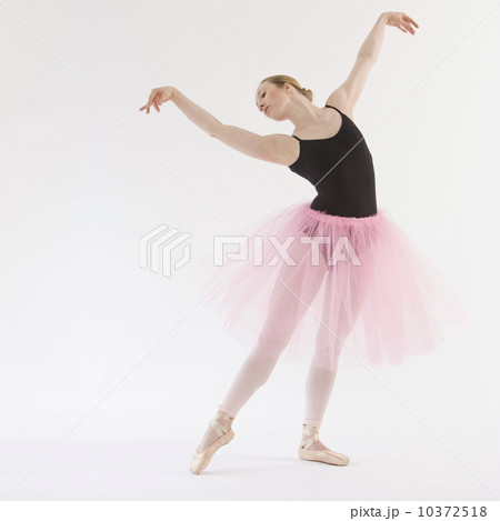 Female ballet dancer dancing Female ballet dancer dancing 10372518