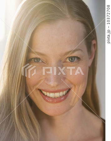 Close up of woman smiling 10372708