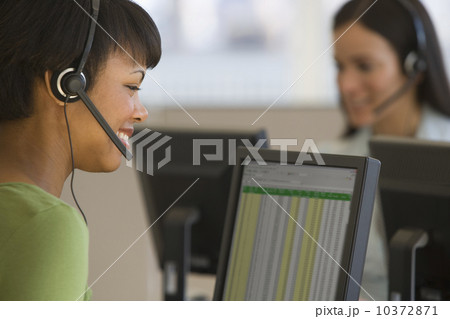 African businesswoman wearing headset 10372871