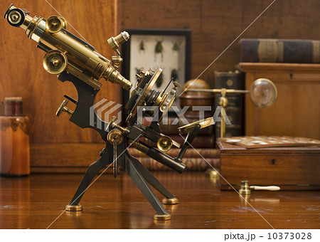 Old fashioned microscope on table 10373028