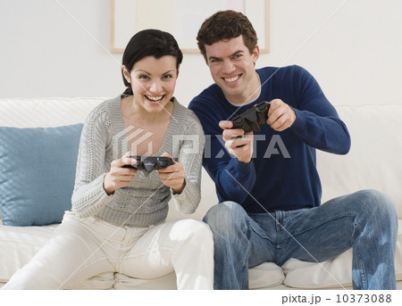 Couple playing video games 10373088