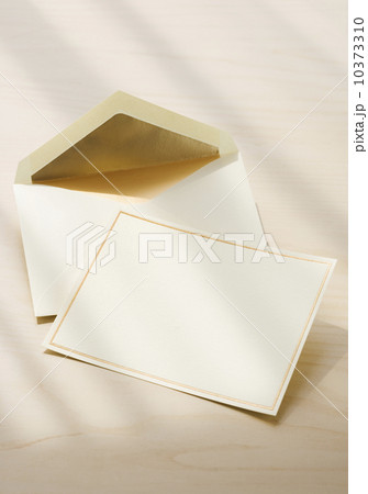 Close up of blank card and envelope Close up of blank card and envelope 10373310