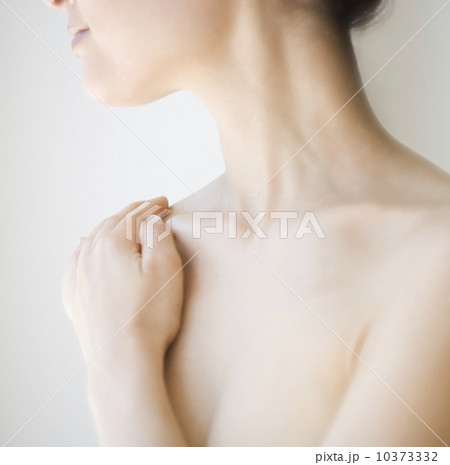 Nude woman with hand on shoulder 10373332