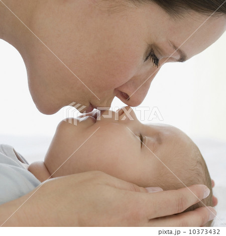 Mother kissing bay Mother kissing bay 10373432