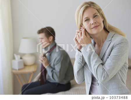 Couple getting dressed Couple getting dressed 10373488