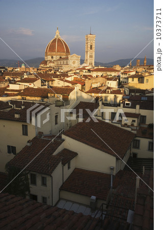 City rooftops and the Duomo Santa Maria Del Fiore, Florence, Italy City rooftops and the Duomo Santa Maria Del Fiore, Florence, Italy 10373711