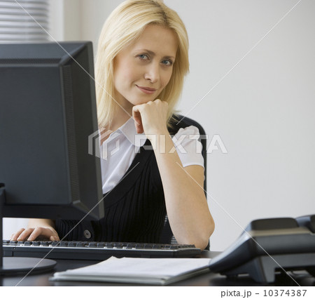 Businesswoman sitting at desk 10374387