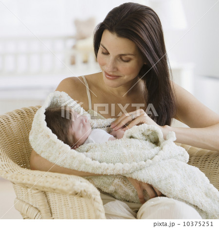 Mother smiling at baby Mother smiling at baby 10375251