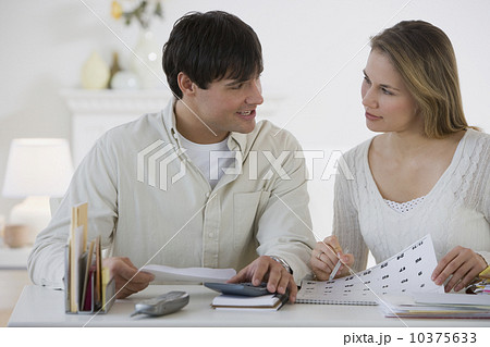 Couple paying bills 10375633