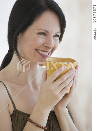 Woman holding coffee mug Woman holding coffee mug 10375671