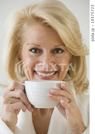 Senior woman drinking coffee 10375723