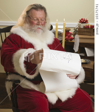 Santa Claus reading list of names 10375741