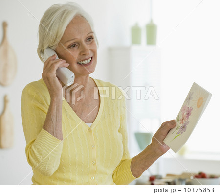 Woman talking on telephone Woman talking on telephone 10375853
