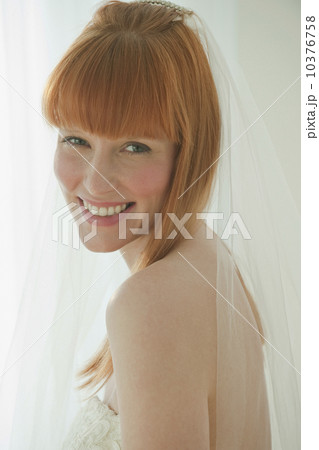 Bride in wedding dress 10376758