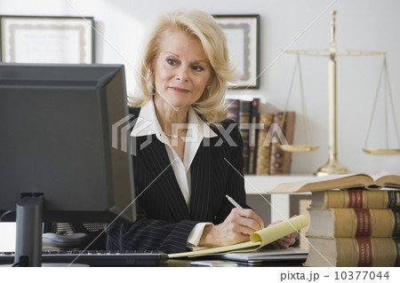 Businesswoman writing on notepad 10377044