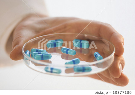Man holding prescription medication in Petri dish Man holding prescription medication in Petri dish 10377186