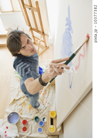 Man painting on easel 10377382