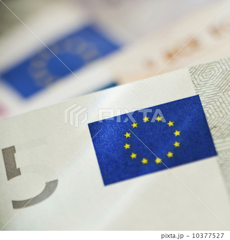 Close up of 5 euro note 10377527