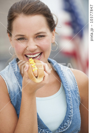 Woman eating hotdog 10377847