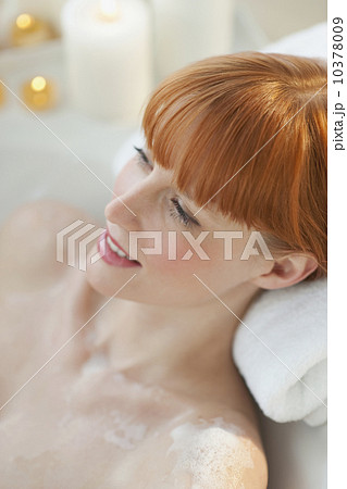 Woman relaxing in bathtub Woman relaxing in bathtub 10378009
