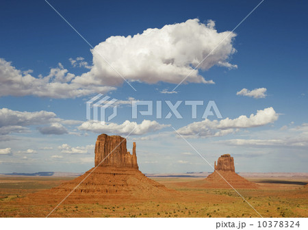 Monument Valley buttes, Utah 10378324