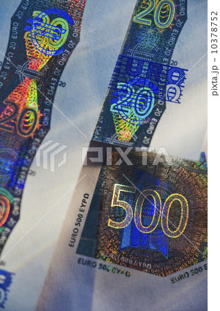 Close up of euro note holograph 10378752
