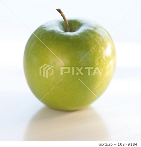 A green apple 10379184
