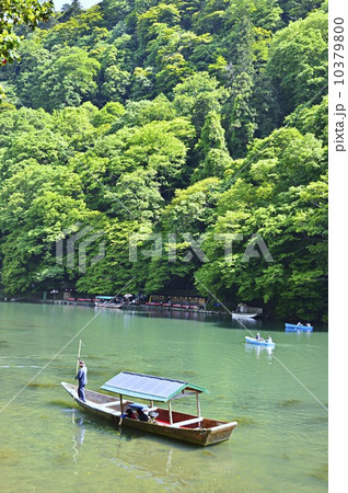 嵐山の保津川の川下り 10379800