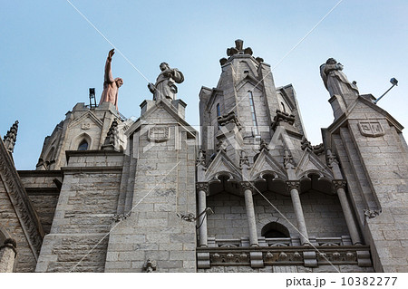 a cathedral in Barcelona 10382277