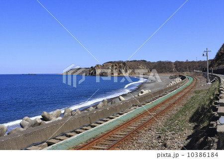 ＪＲ五能線と日本海 10386184