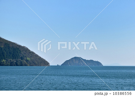 奥琵琶湖の管浦から見る春の竹生島 奥琵琶湖の管浦から見る春の竹生島 10386556