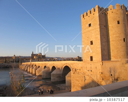 メスキータとローマ橋(Mezquita & Puente Romano) 10387517